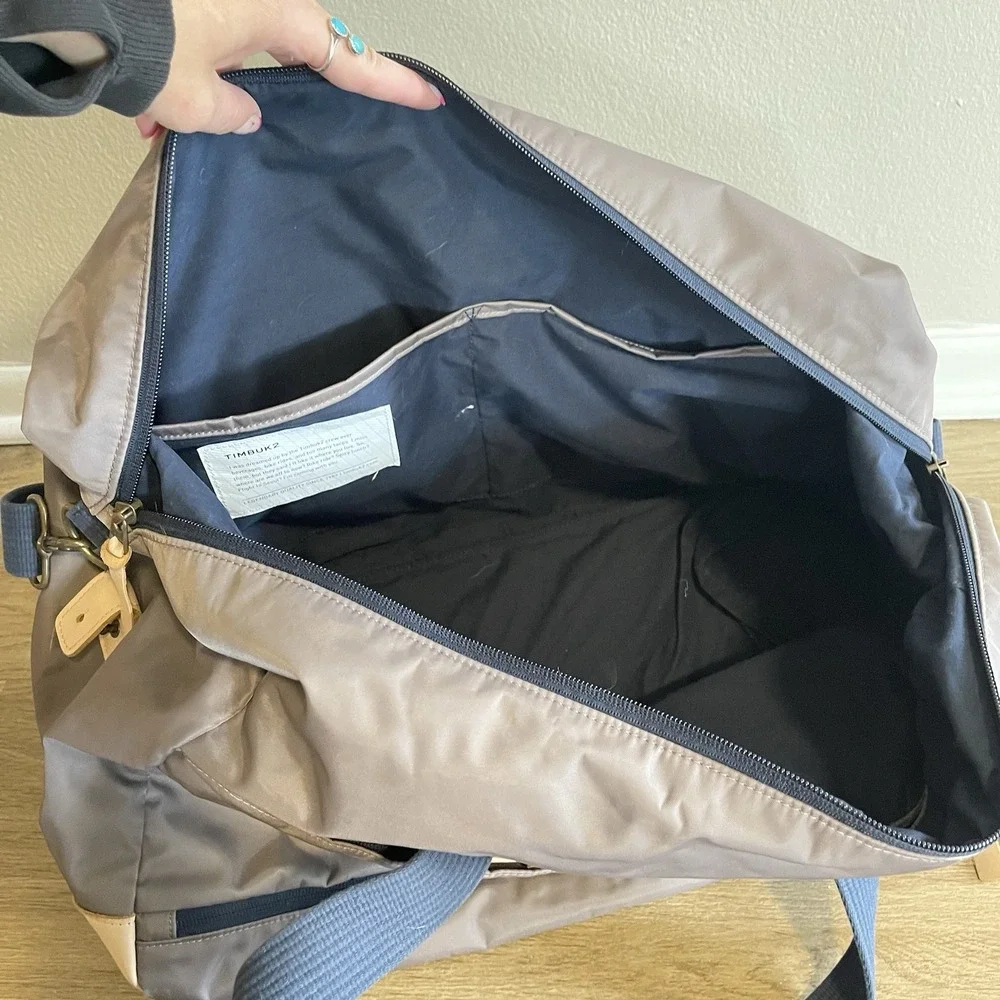 Timbuk2 Grey Zip Duffle Weekender Bag Leather Crossbody Strap Overnight Travel